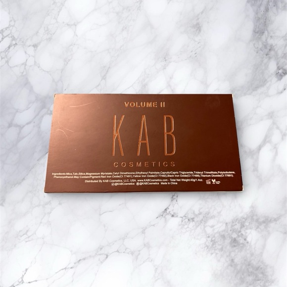 KAB Cosmetics Contour Palette Volume II 2 - Picture 3 of 3
